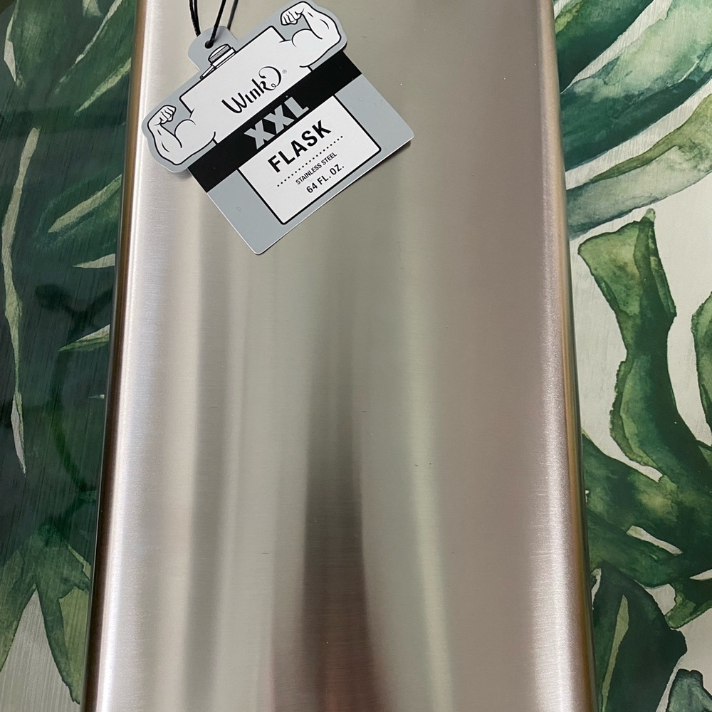 Wink NWT 64 oz Flask, Stainless. Comes in box.